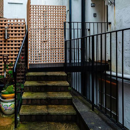 Albert'S Place 韦茅斯 外观 照片